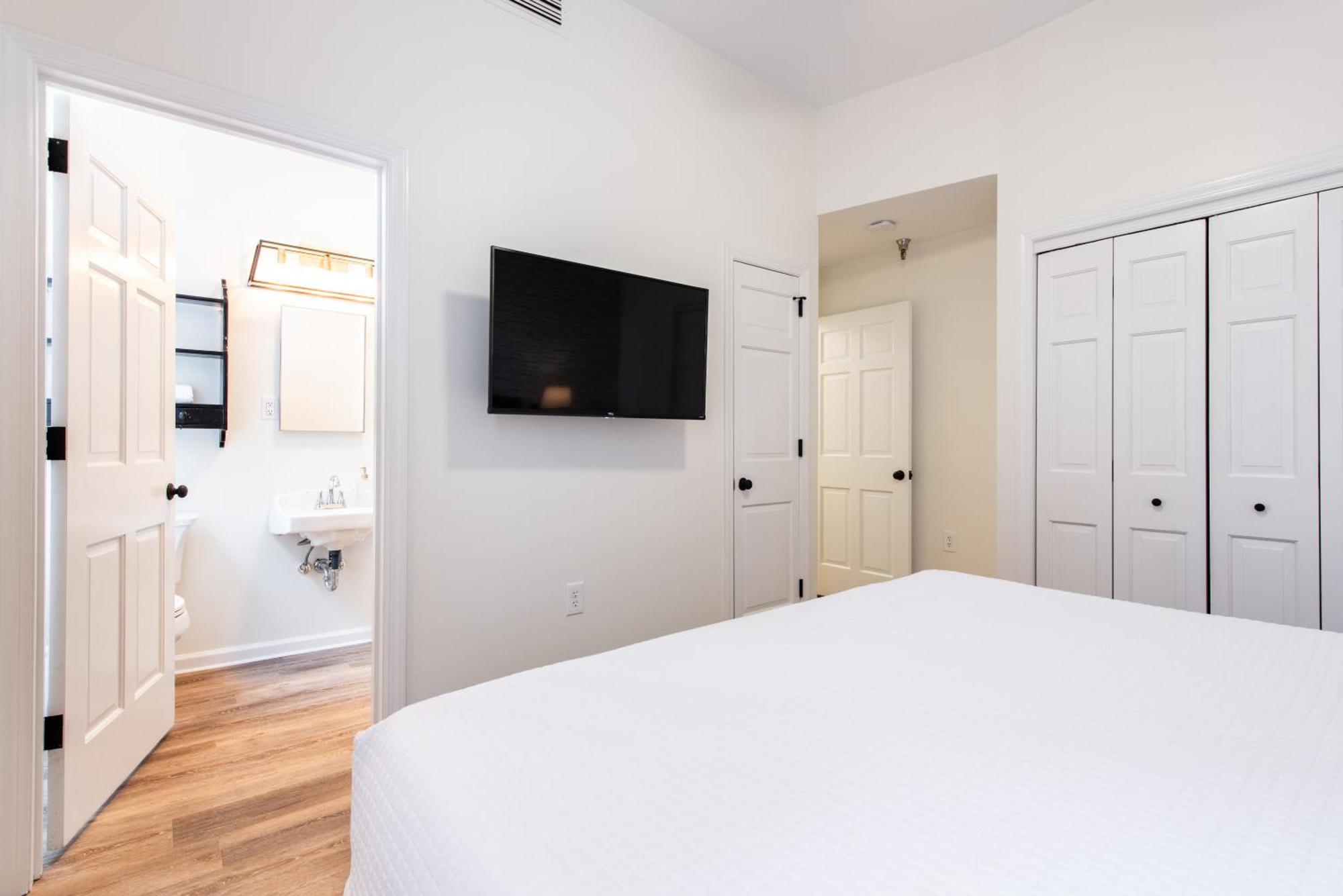 The Woodford Hotel Versailles Room photo