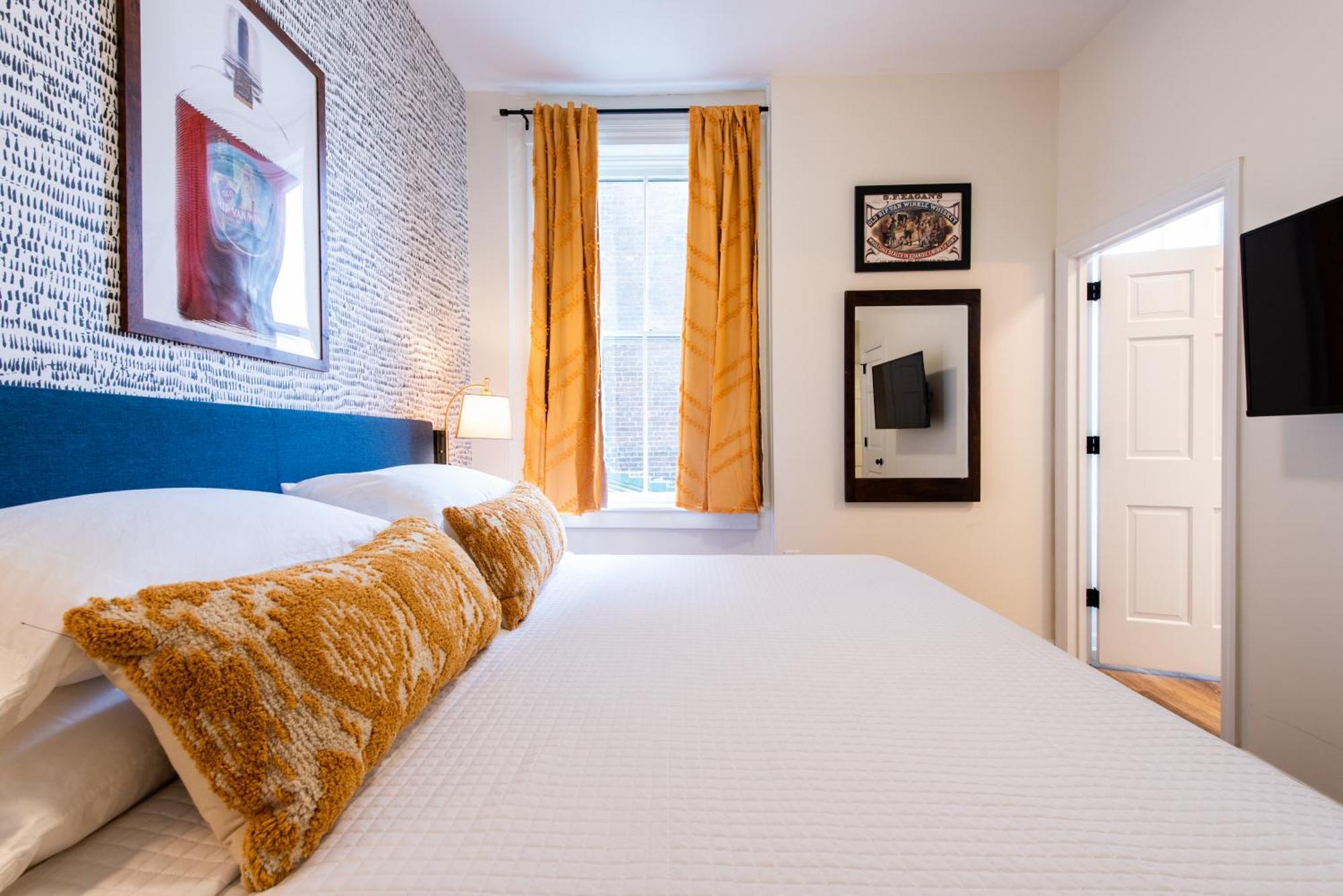 The Woodford Hotel Versailles Room photo