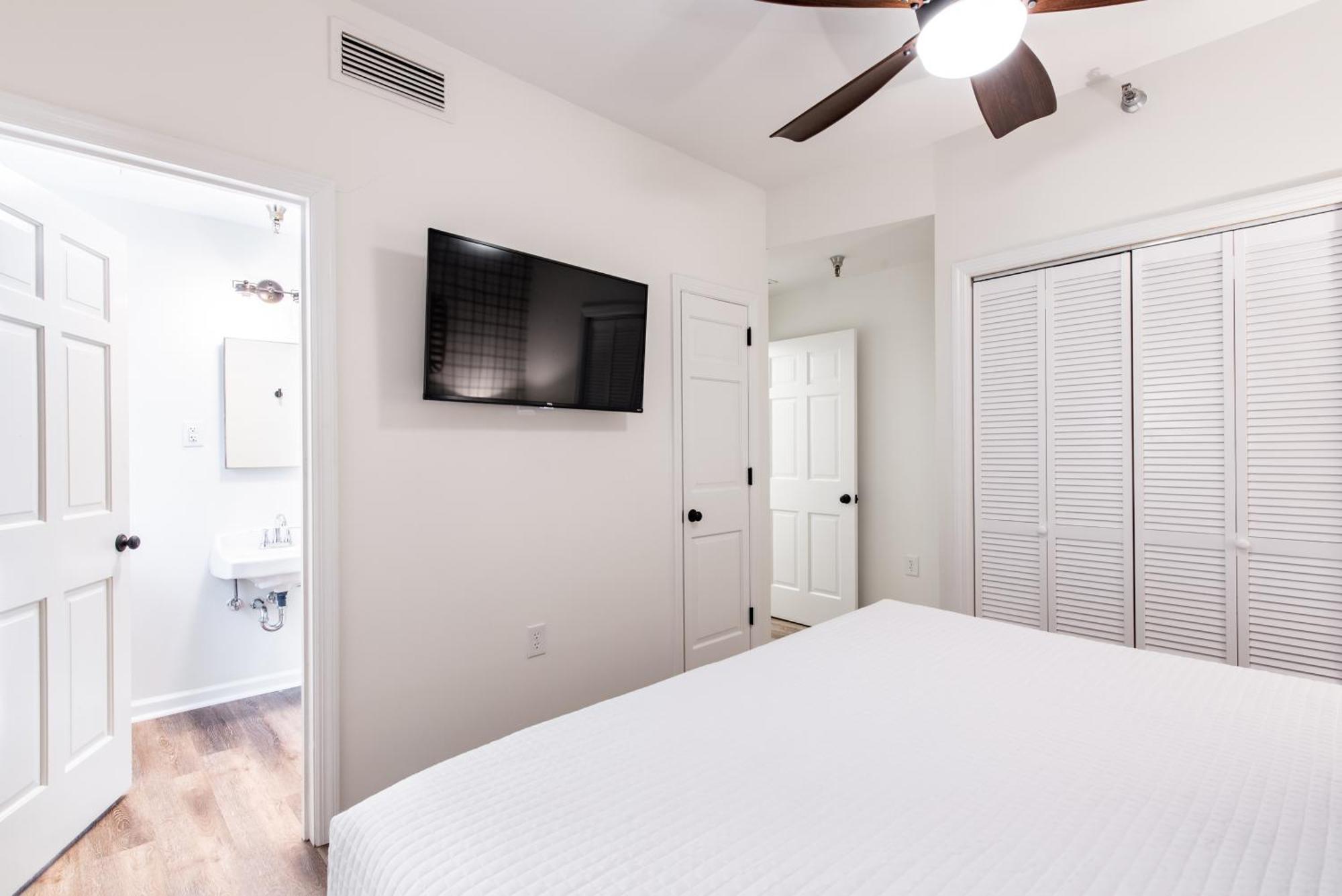 The Woodford Hotel Versailles Room photo