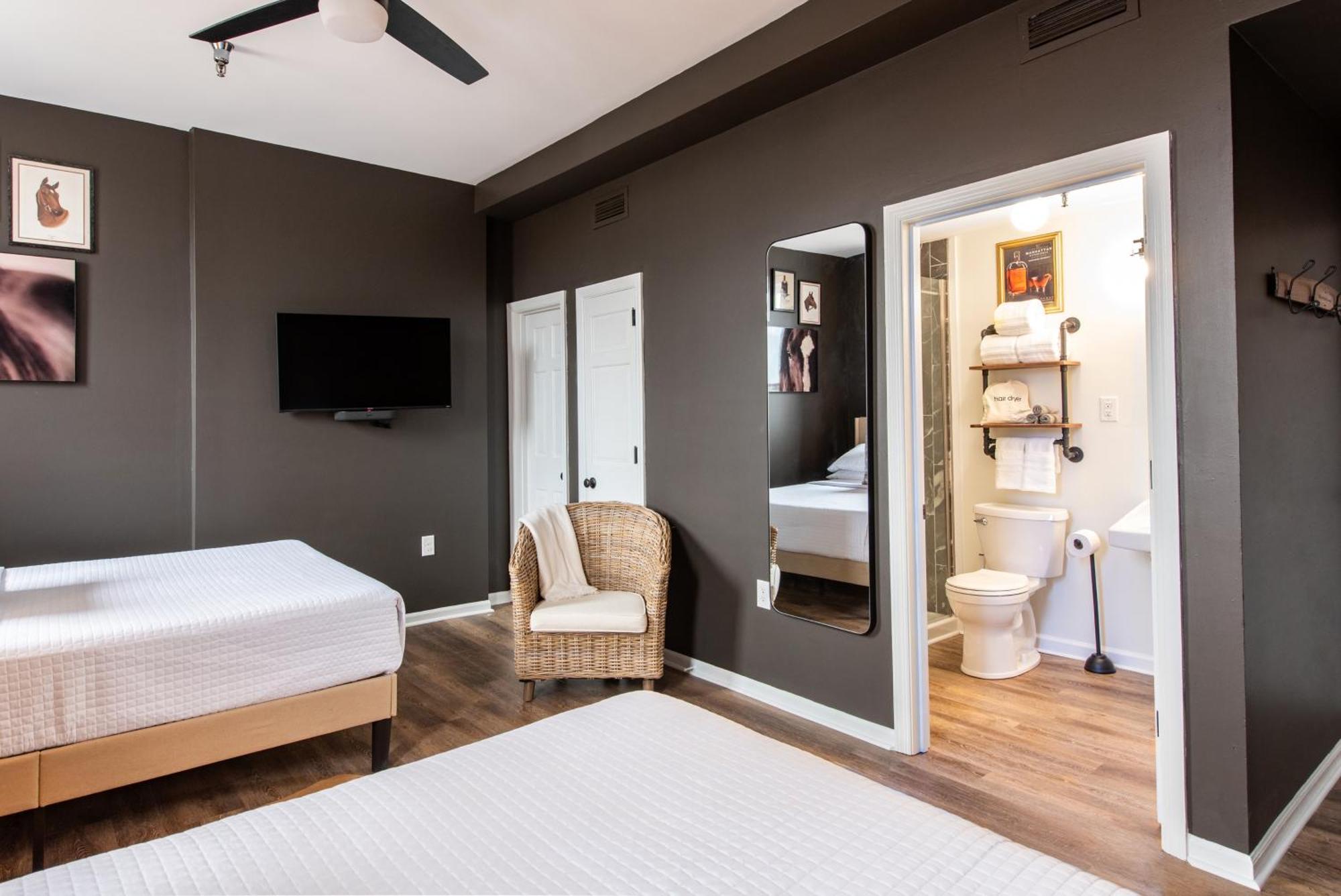 The Woodford Hotel Versailles Room photo