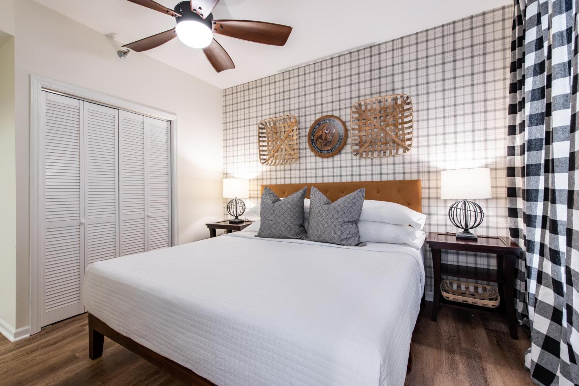 The Woodford Hotel Versailles Room photo