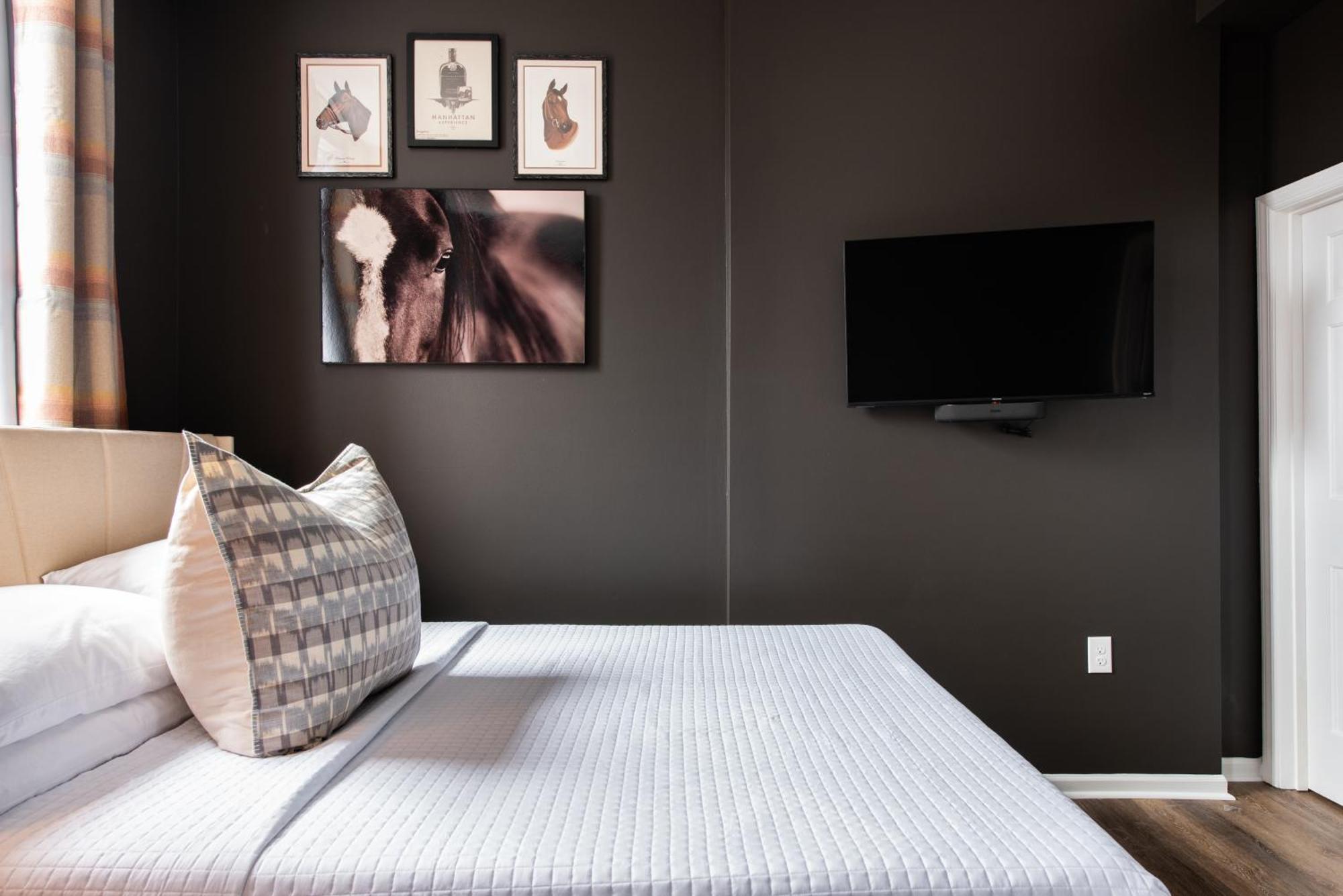 The Woodford Hotel Versailles Room photo